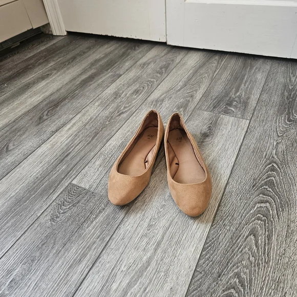 H&M Tan Women's Flats - Picture 2 of 2